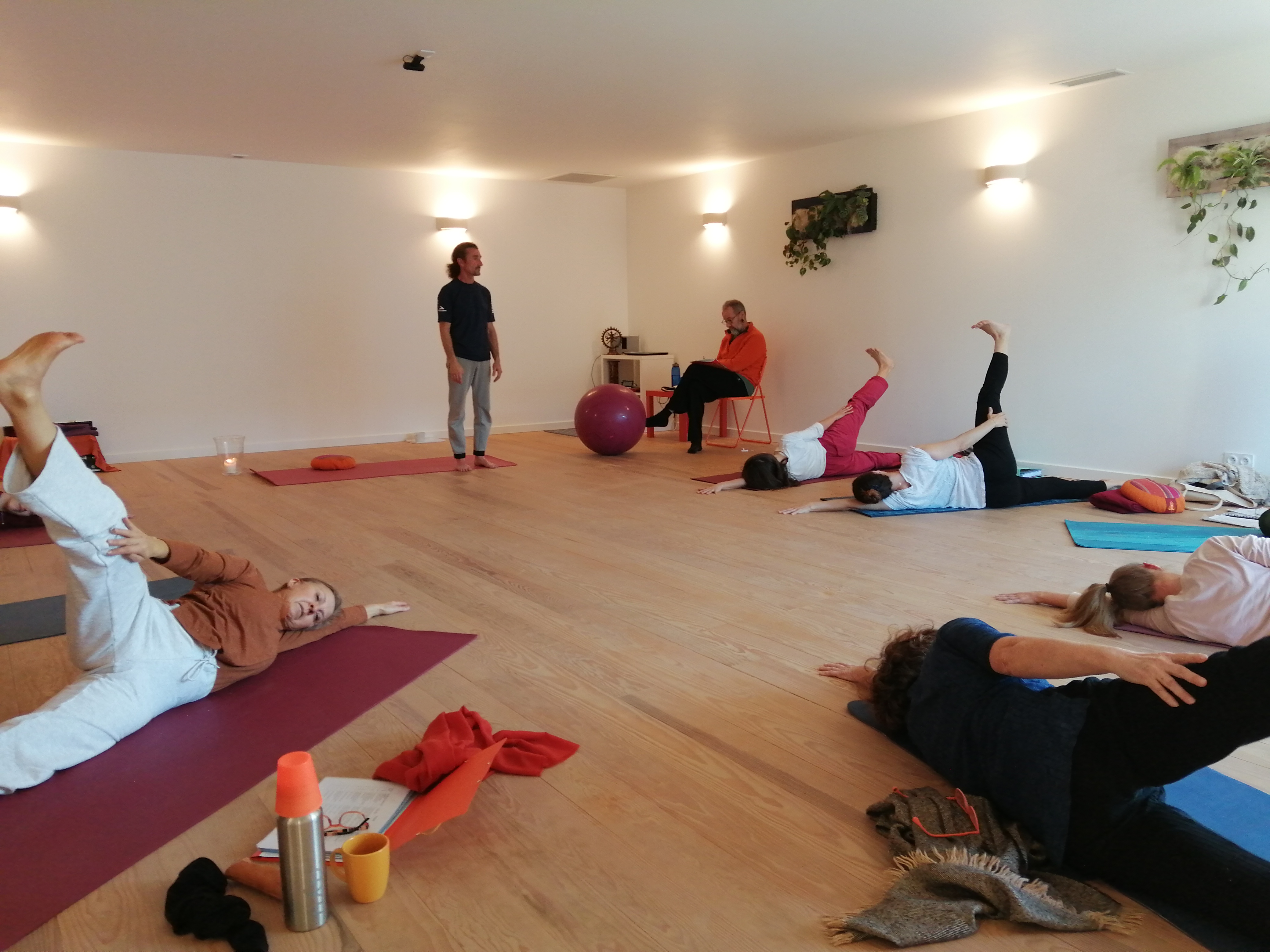 Mise en situation pédagogique en formation de professeur de yoga chez Purnata Yoga